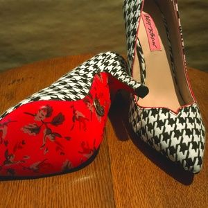 Betsey Johnson Taylr heels